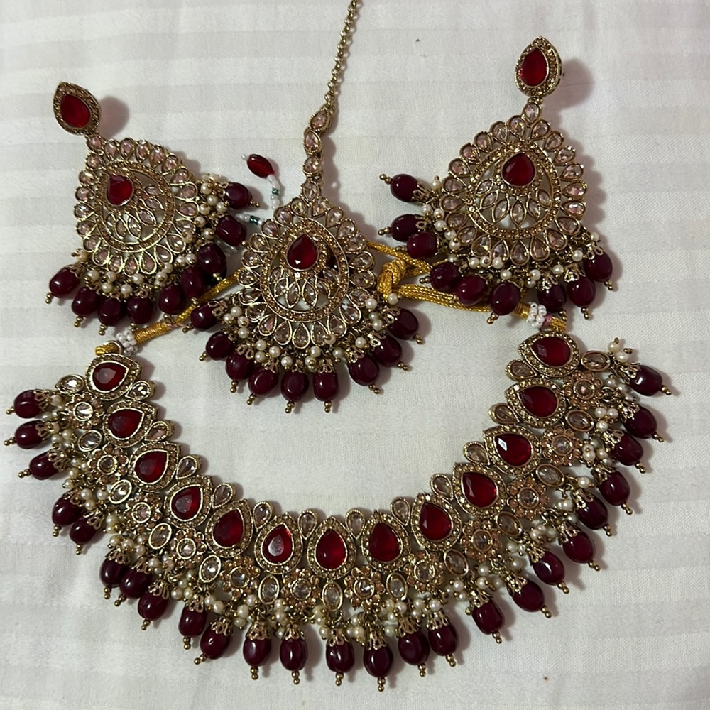 Maroon choker with earrings and tikli